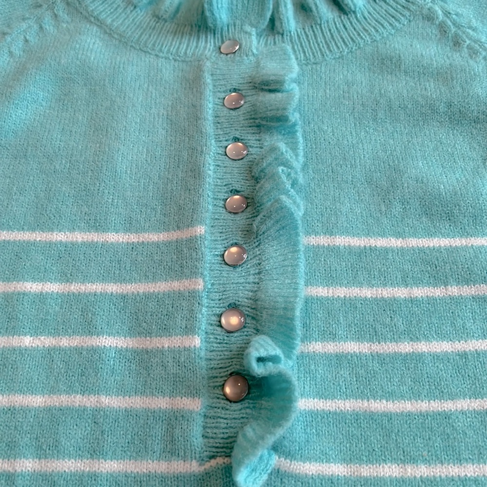 NXH Ruffle Button Front light turquoise or aqua color.